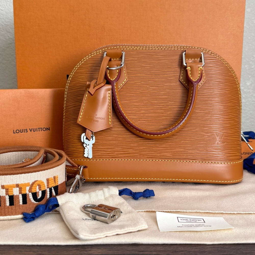 ❌SOLD❌LOUIS VUITTON Epi Leather Alma BB on Strap - Picture 9 of 10
